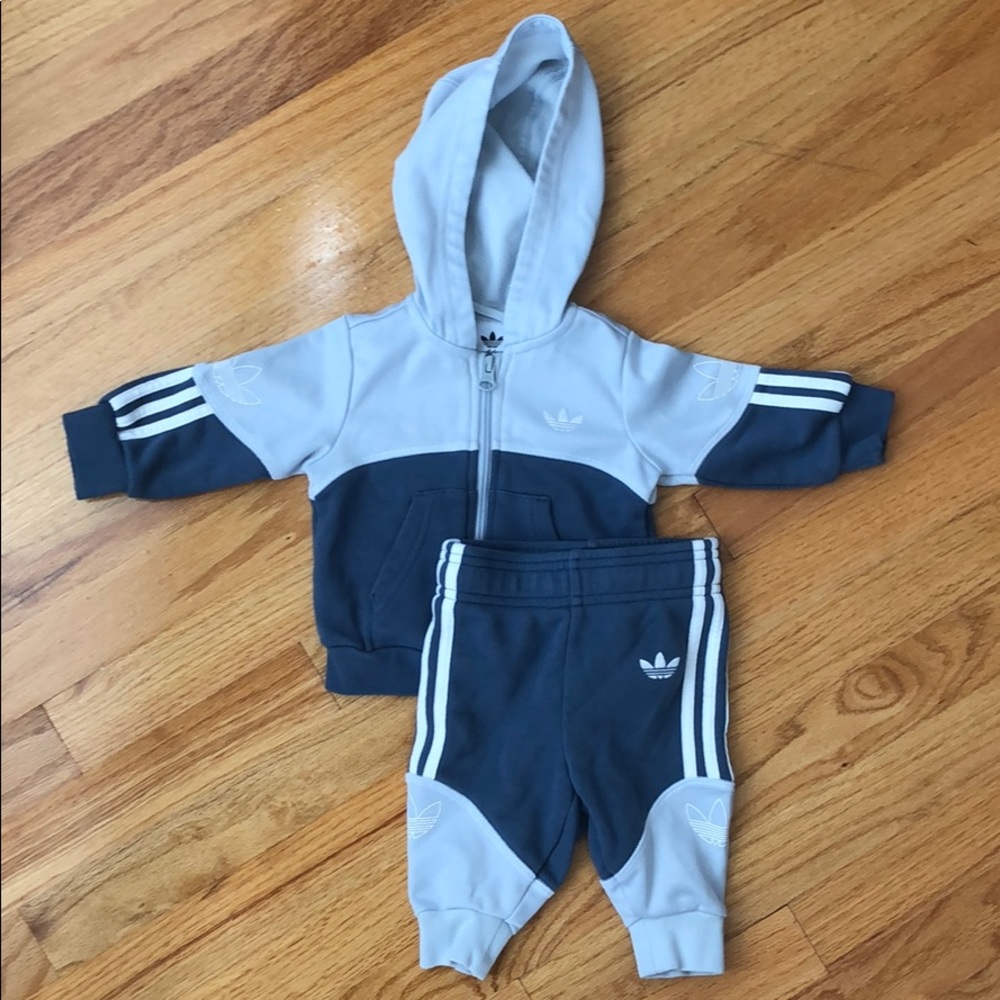 Adidas outline hoodie 2pc set. Infant size 3-6m